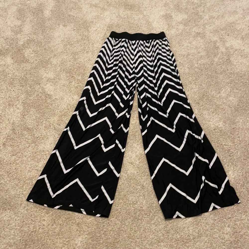 Vintage Black & white wide leg plazzo pants - zebra look.
